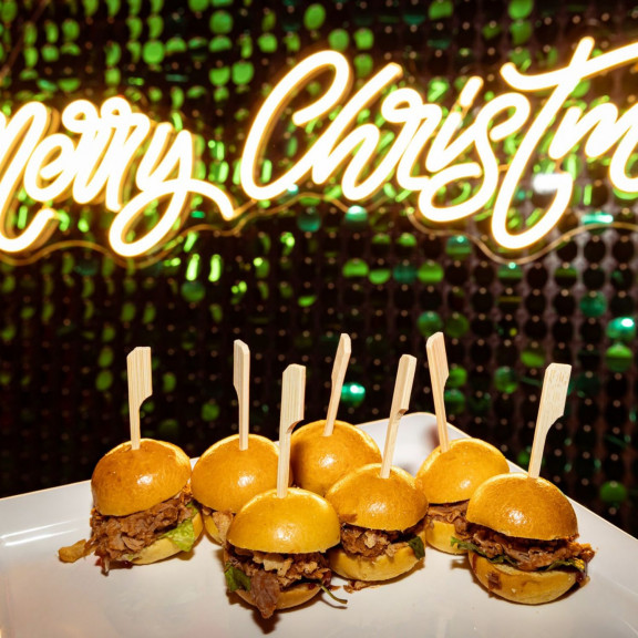 weihnachtsfeier westhafen pier frankfurt catering fingerfood.jpg