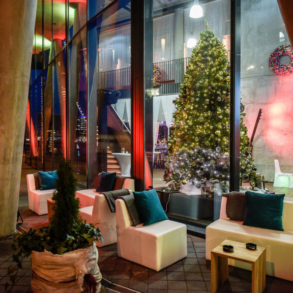 weihnachtsfeier westhafen pier frankfurt live musik.jpg