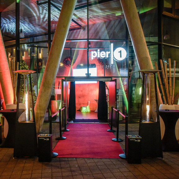 weihnachtsfeier westhafen pier frankfurt location eingang.jpg