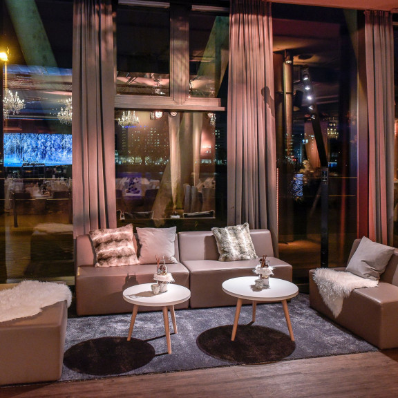 weihnachtsfeier westhafen pier frankfurt modern deko.jpg