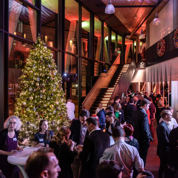 weihnachtsfeier westhafen pier frankfurt party baum.jpg