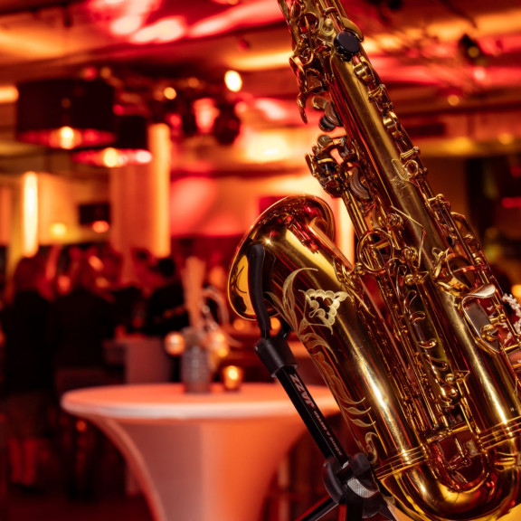 weihnachtsfeier westhafen pier frankfurt weihnachtsbaum.jpg